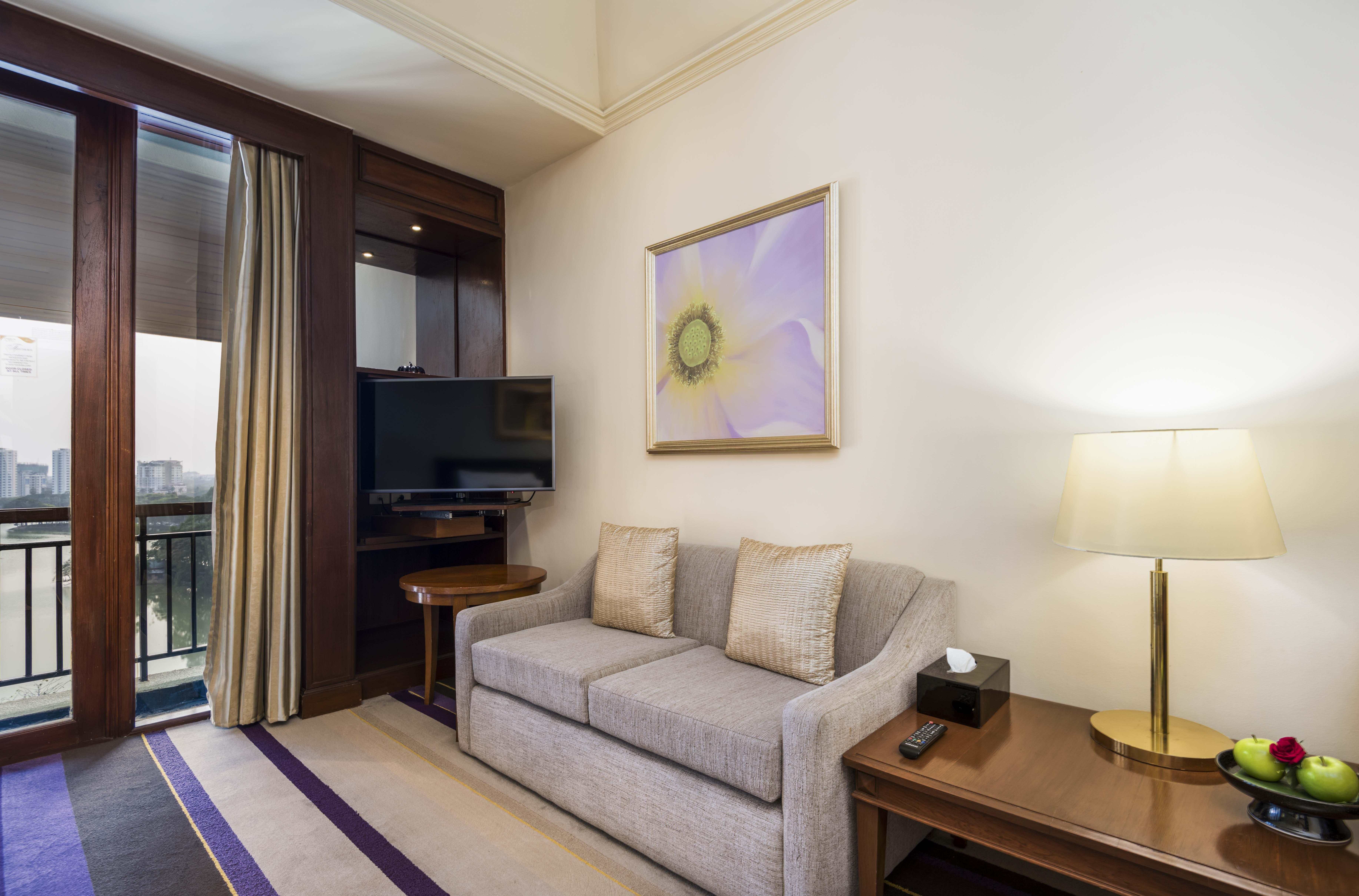 Chatrium Hotel Royal Lake Yangon Exteriör bild