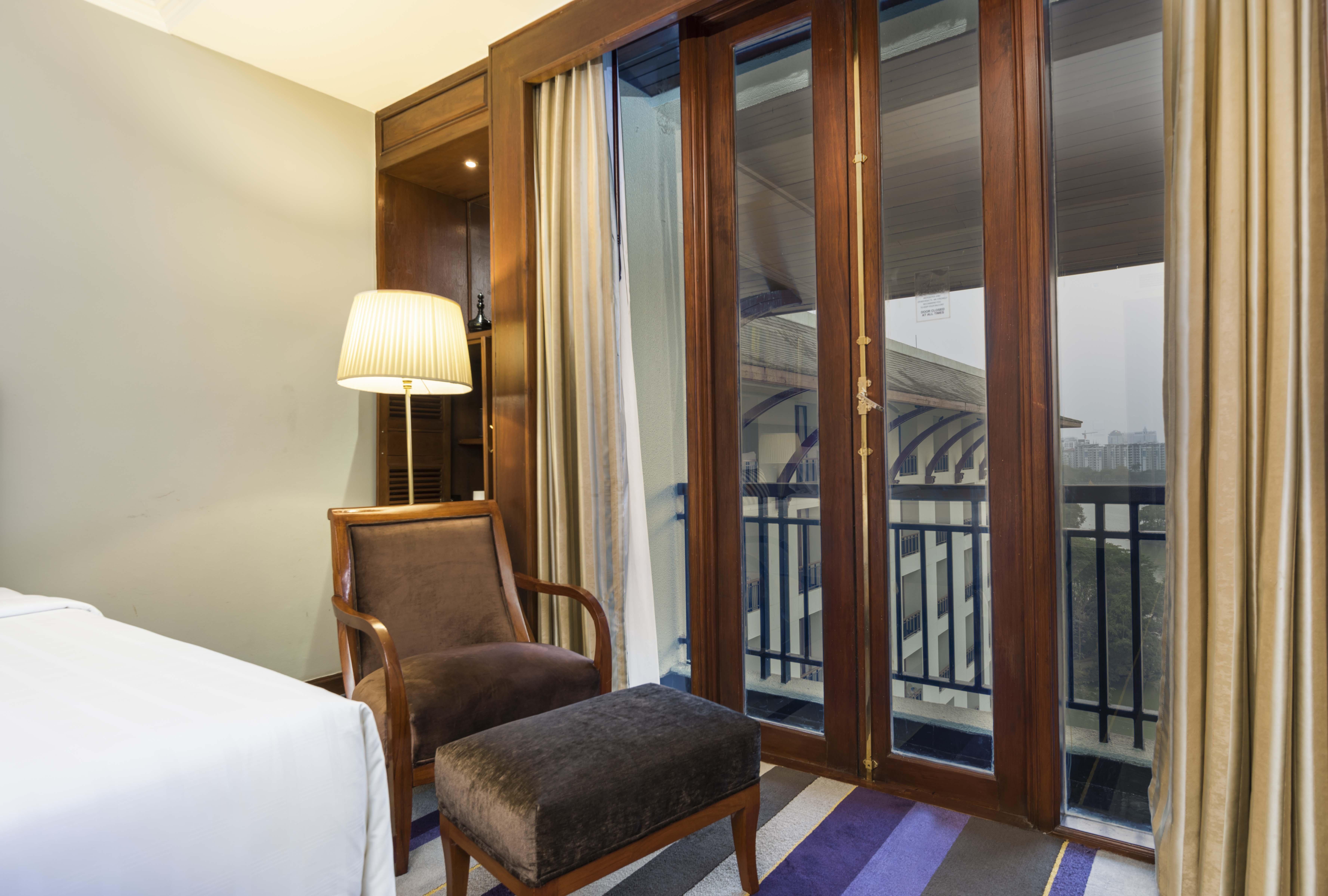 Chatrium Hotel Royal Lake Yangon Exteriör bild