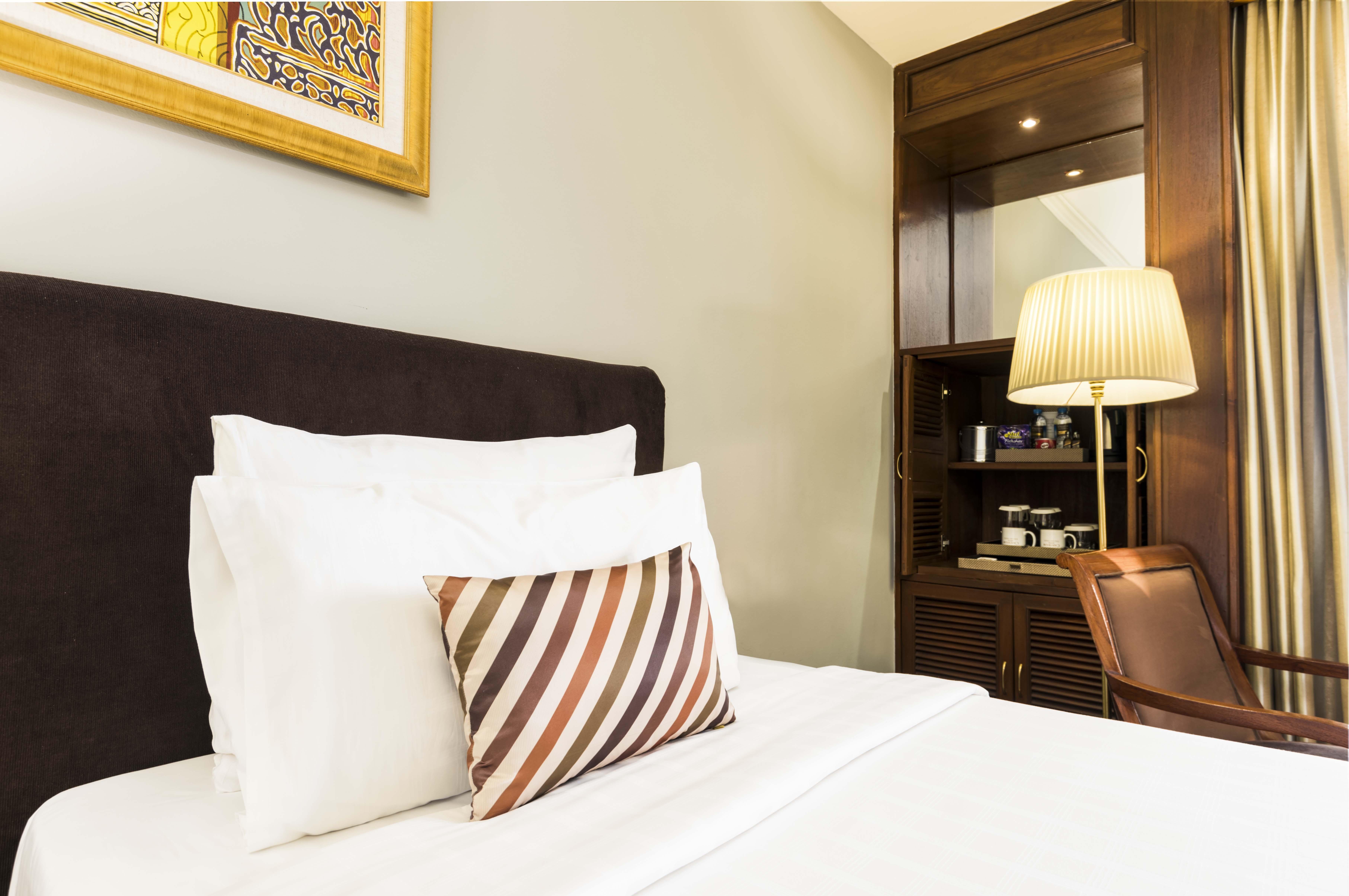 Chatrium Hotel Royal Lake Yangon Exteriör bild