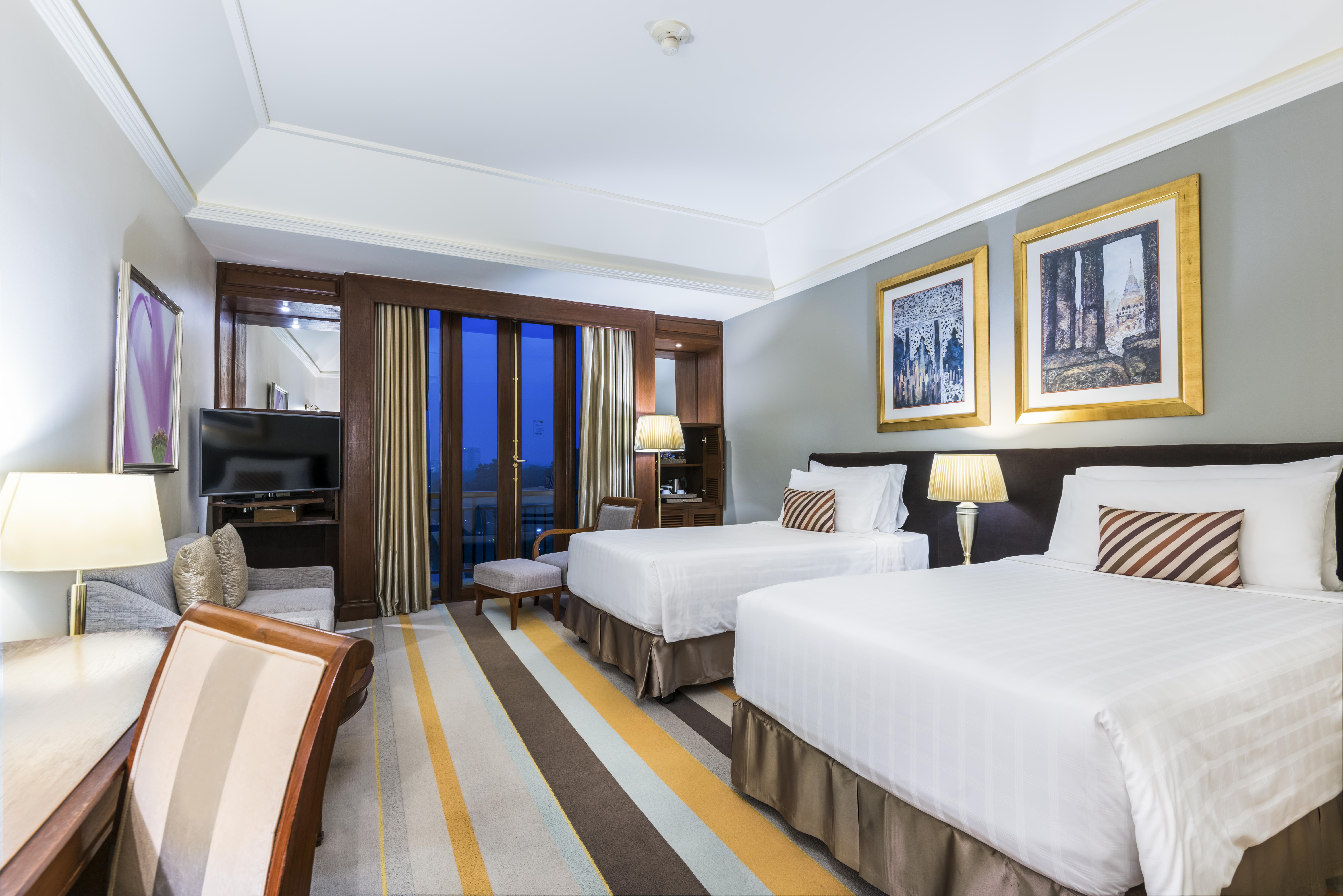 Chatrium Hotel Royal Lake Yangon Exteriör bild