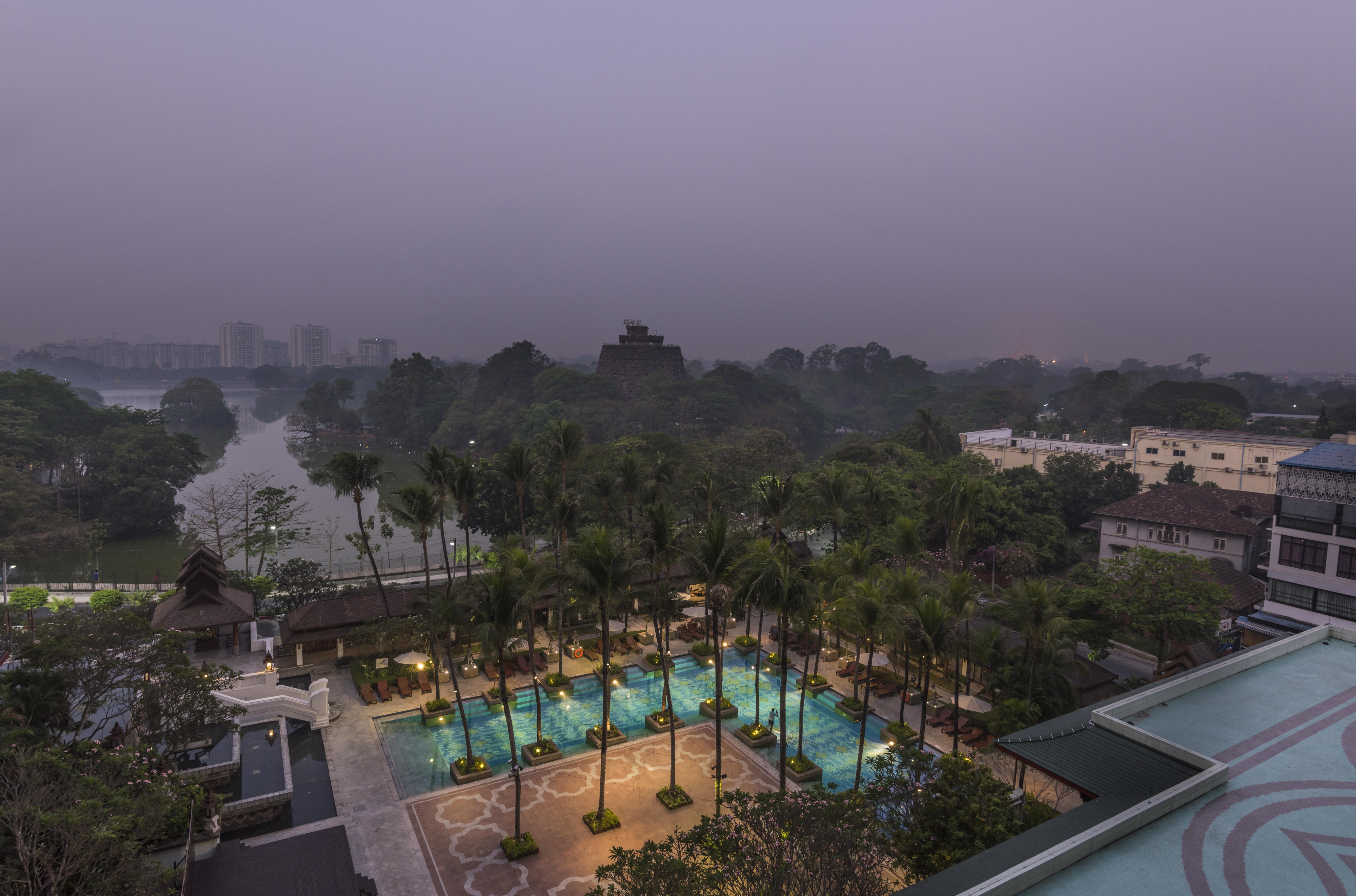 Chatrium Hotel Royal Lake Yangon Exteriör bild