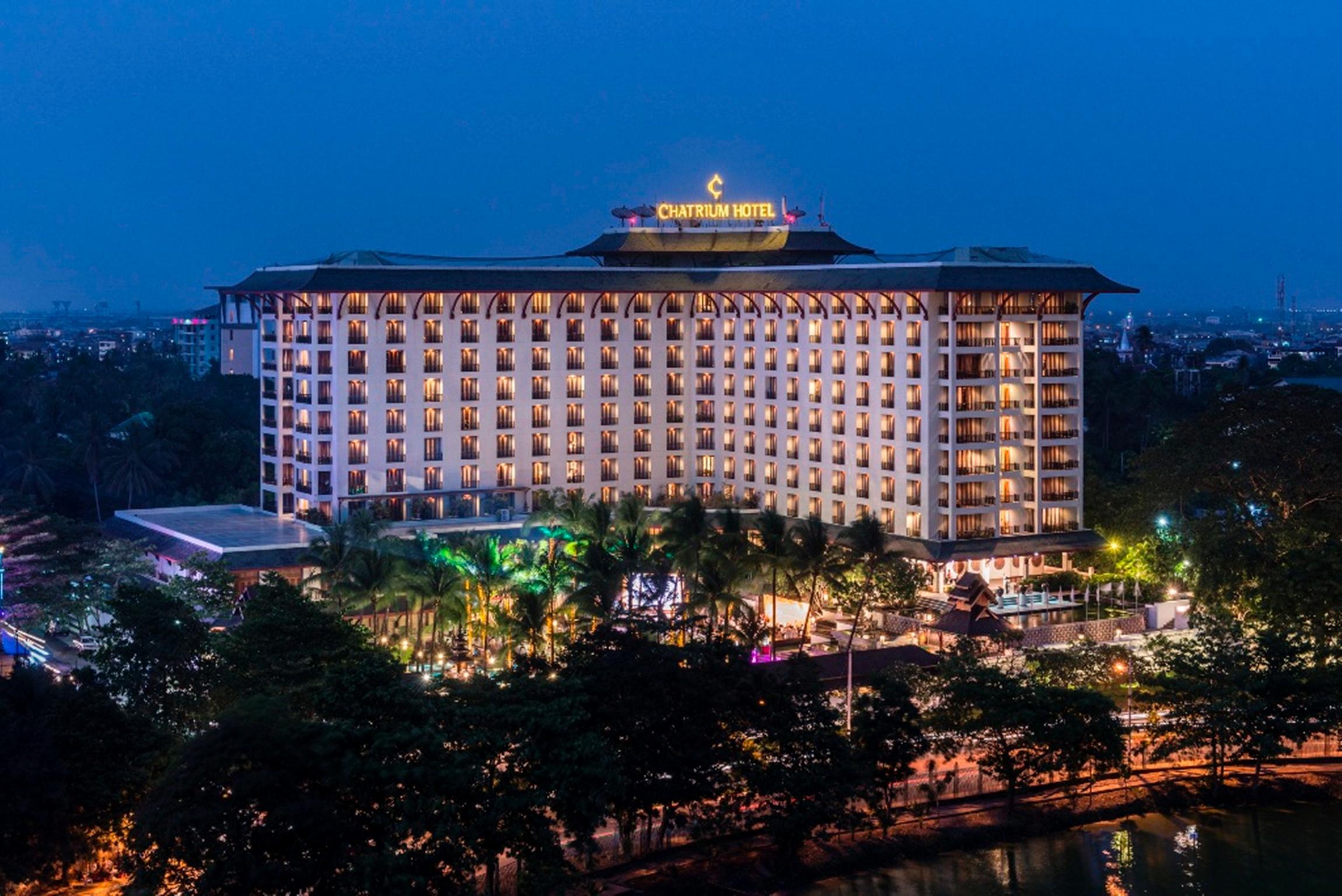 Chatrium Hotel Royal Lake Yangon Exteriör bild