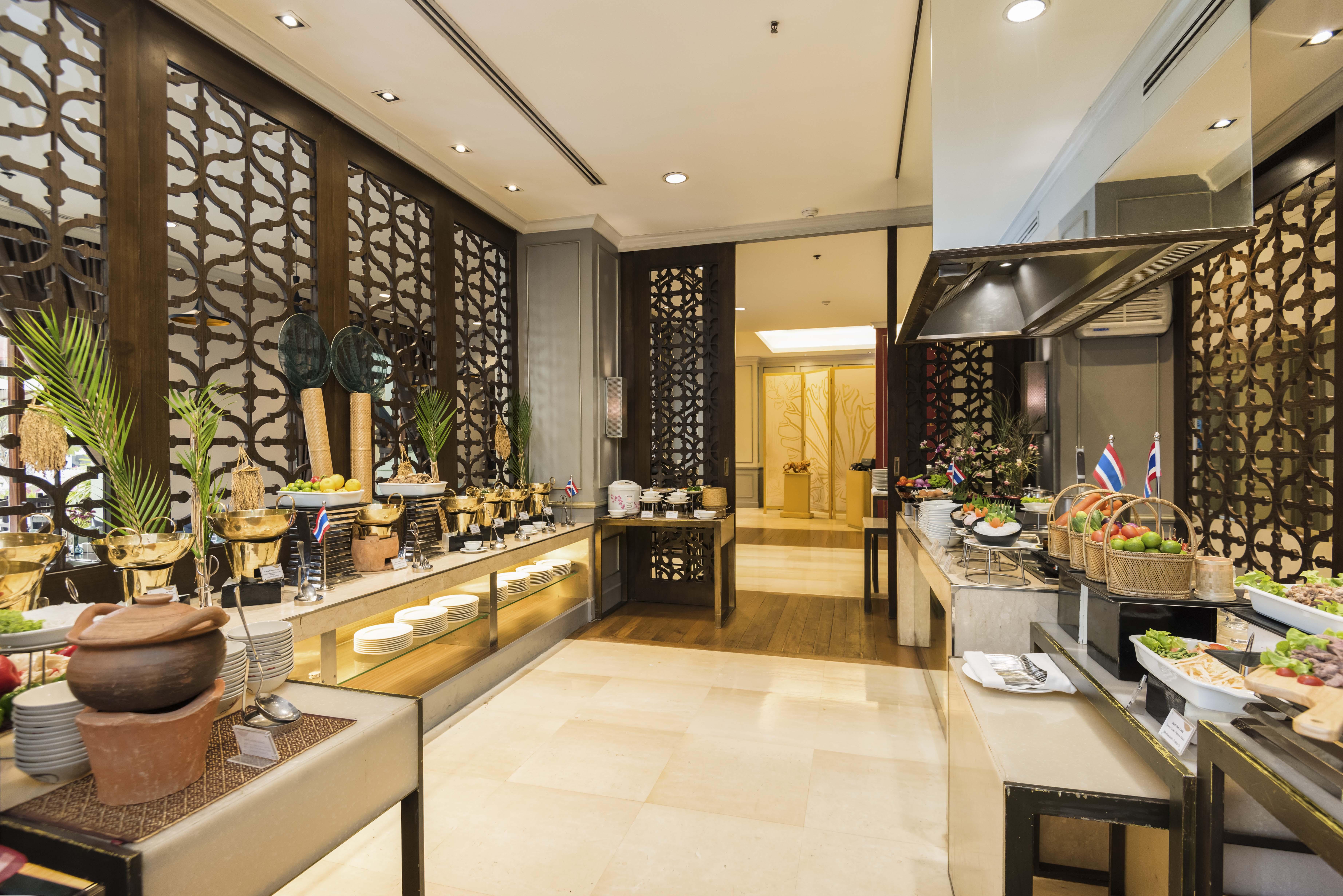 Chatrium Hotel Royal Lake Yangon Exteriör bild