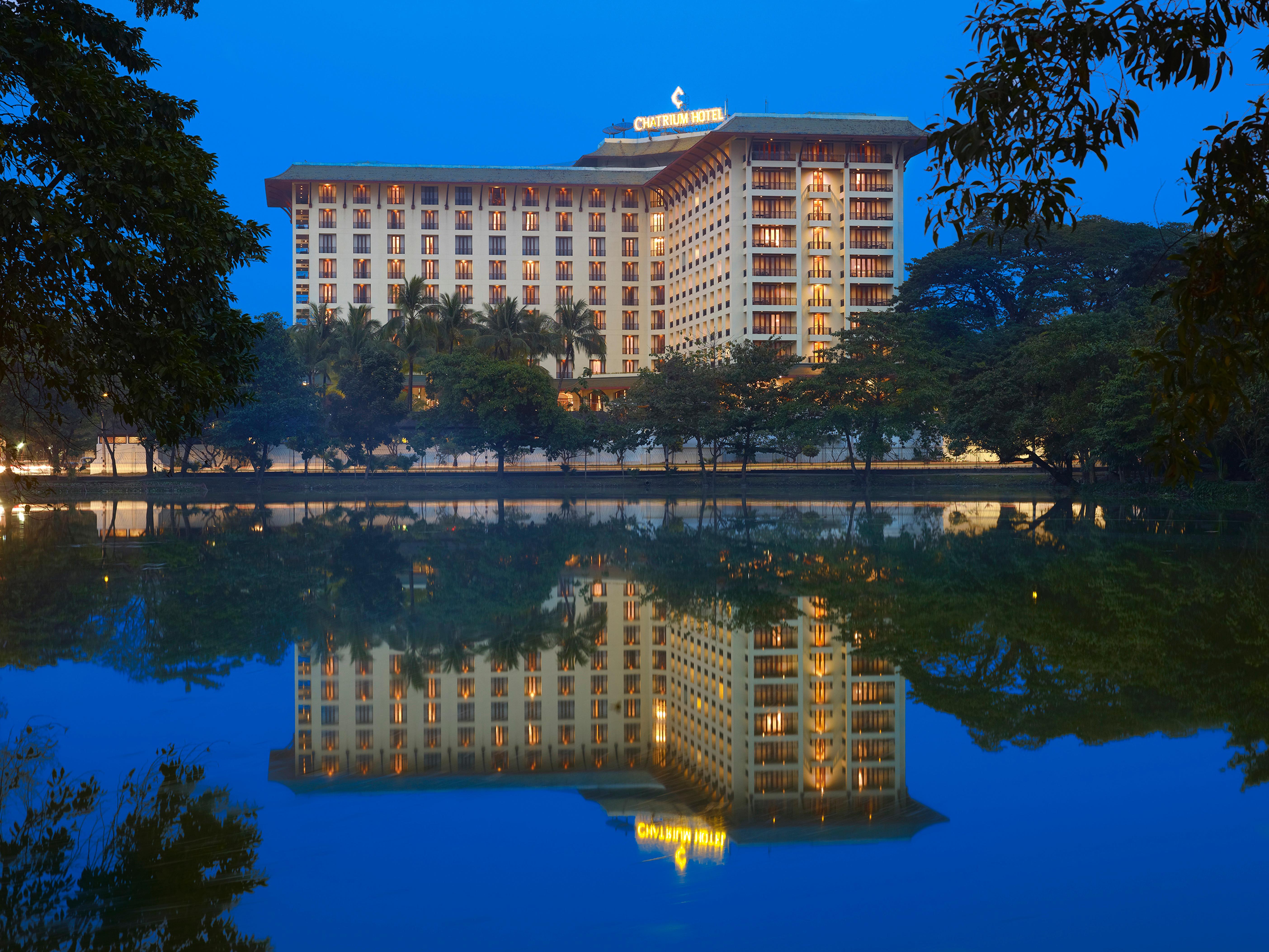Chatrium Hotel Royal Lake Yangon Exteriör bild