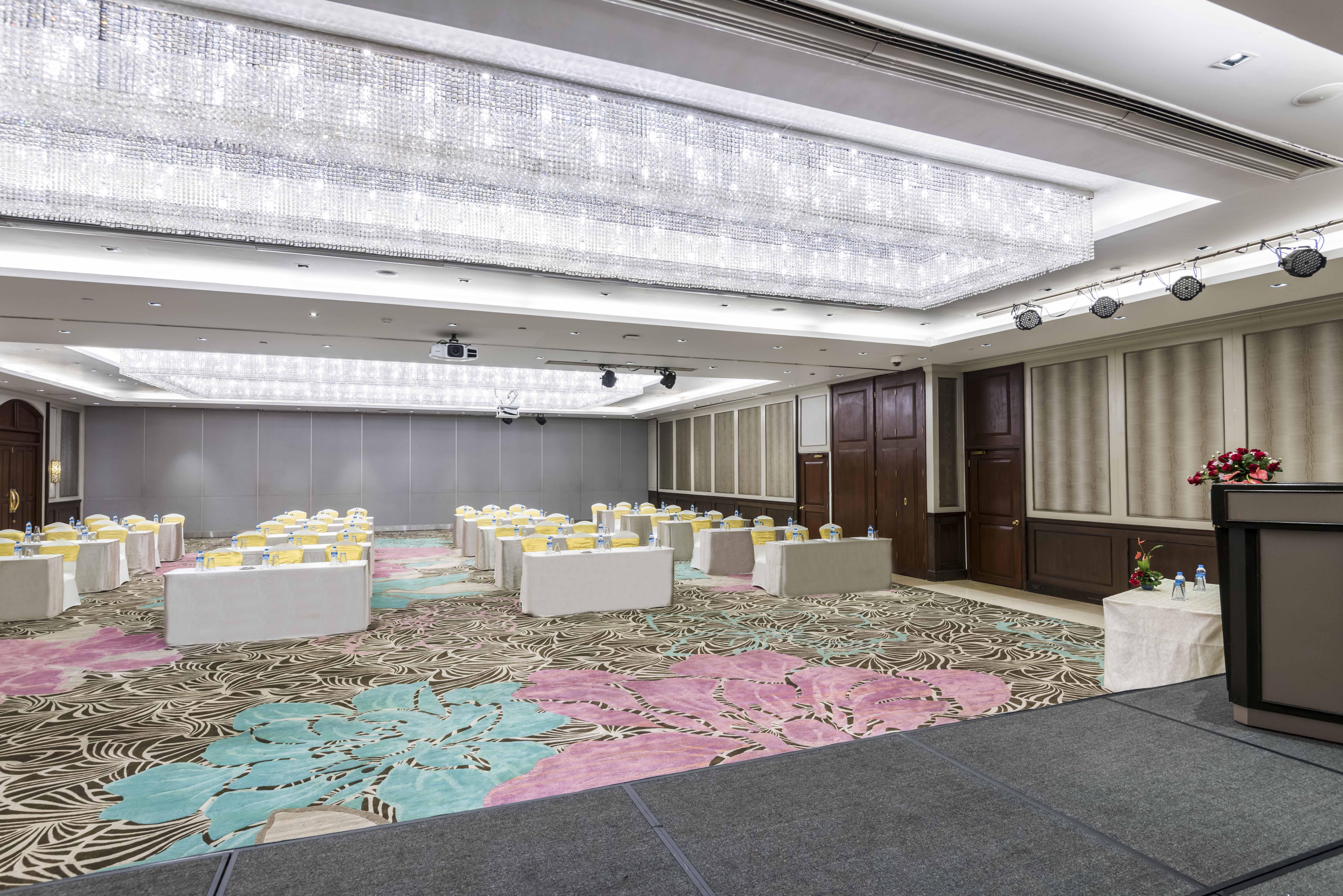 Chatrium Hotel Royal Lake Yangon Exteriör bild