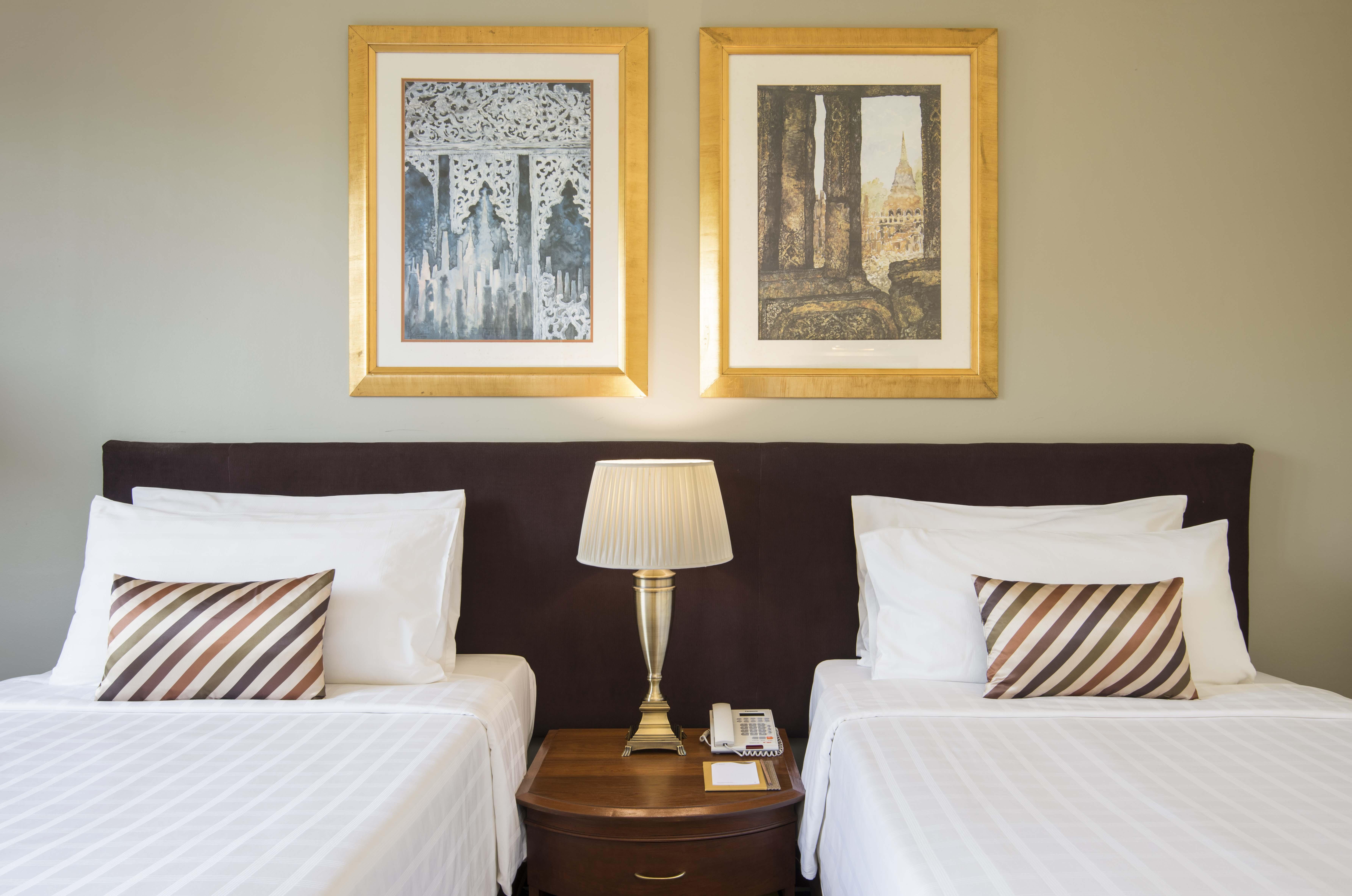 Chatrium Hotel Royal Lake Yangon Exteriör bild