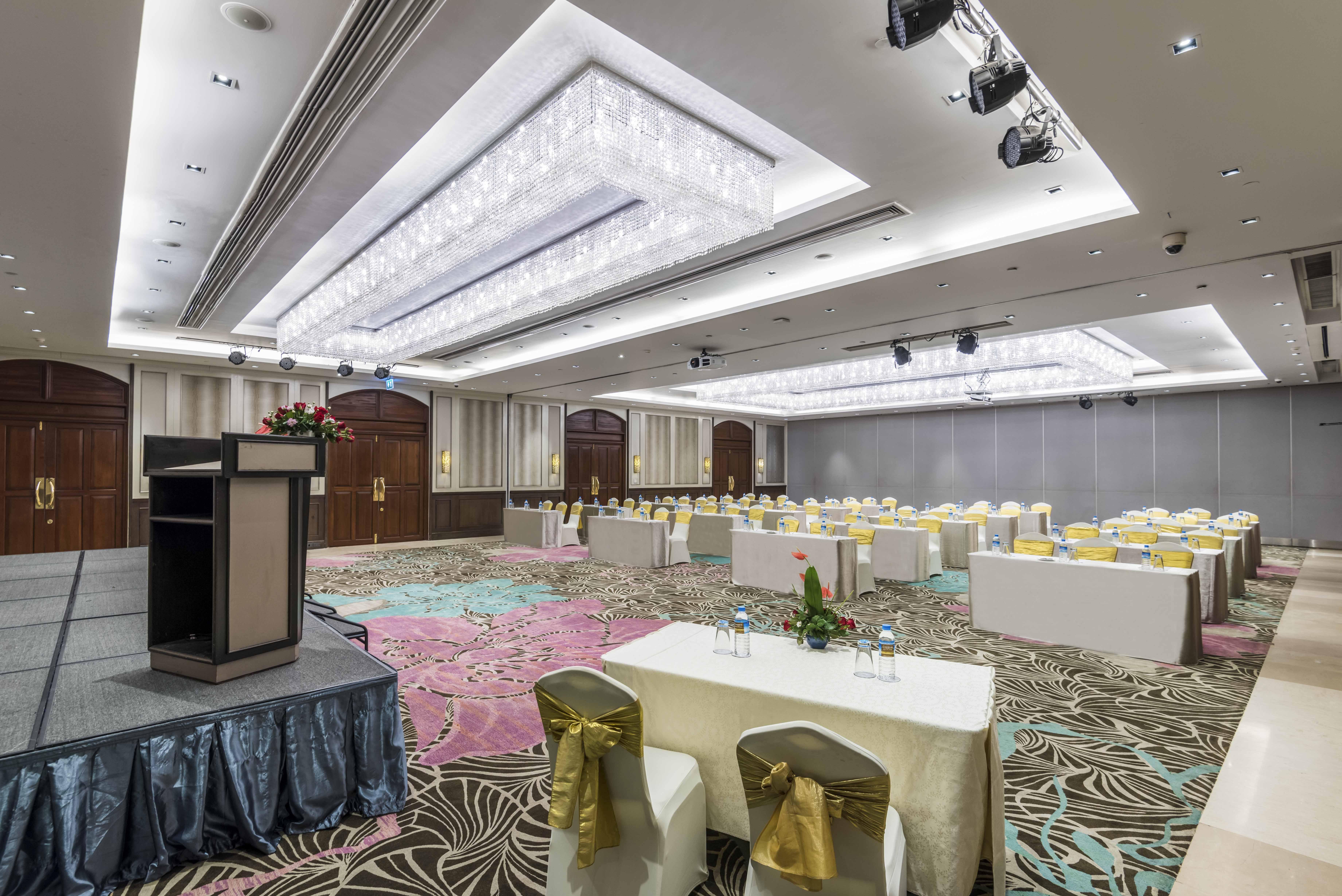 Chatrium Hotel Royal Lake Yangon Exteriör bild