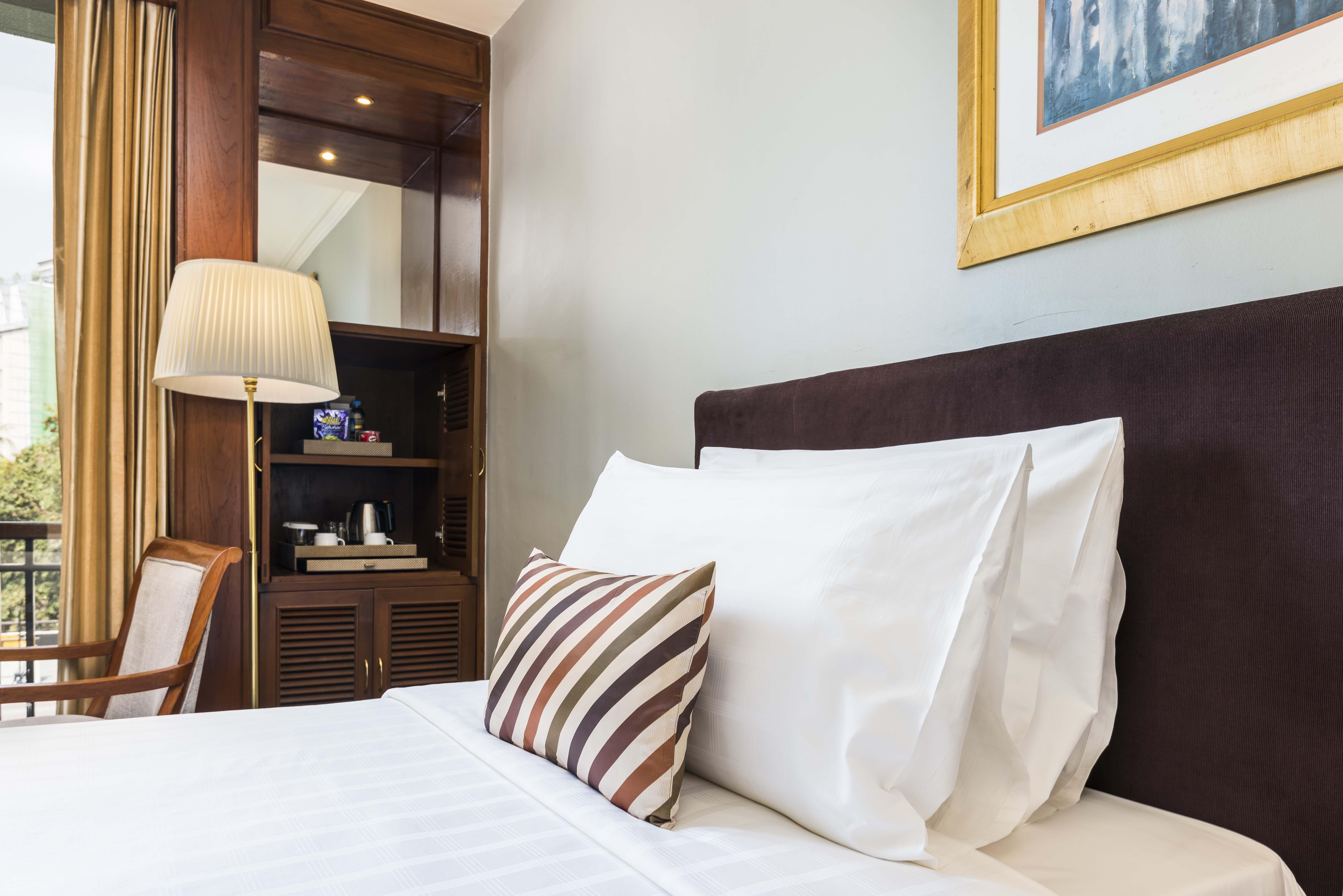 Chatrium Hotel Royal Lake Yangon Exteriör bild
