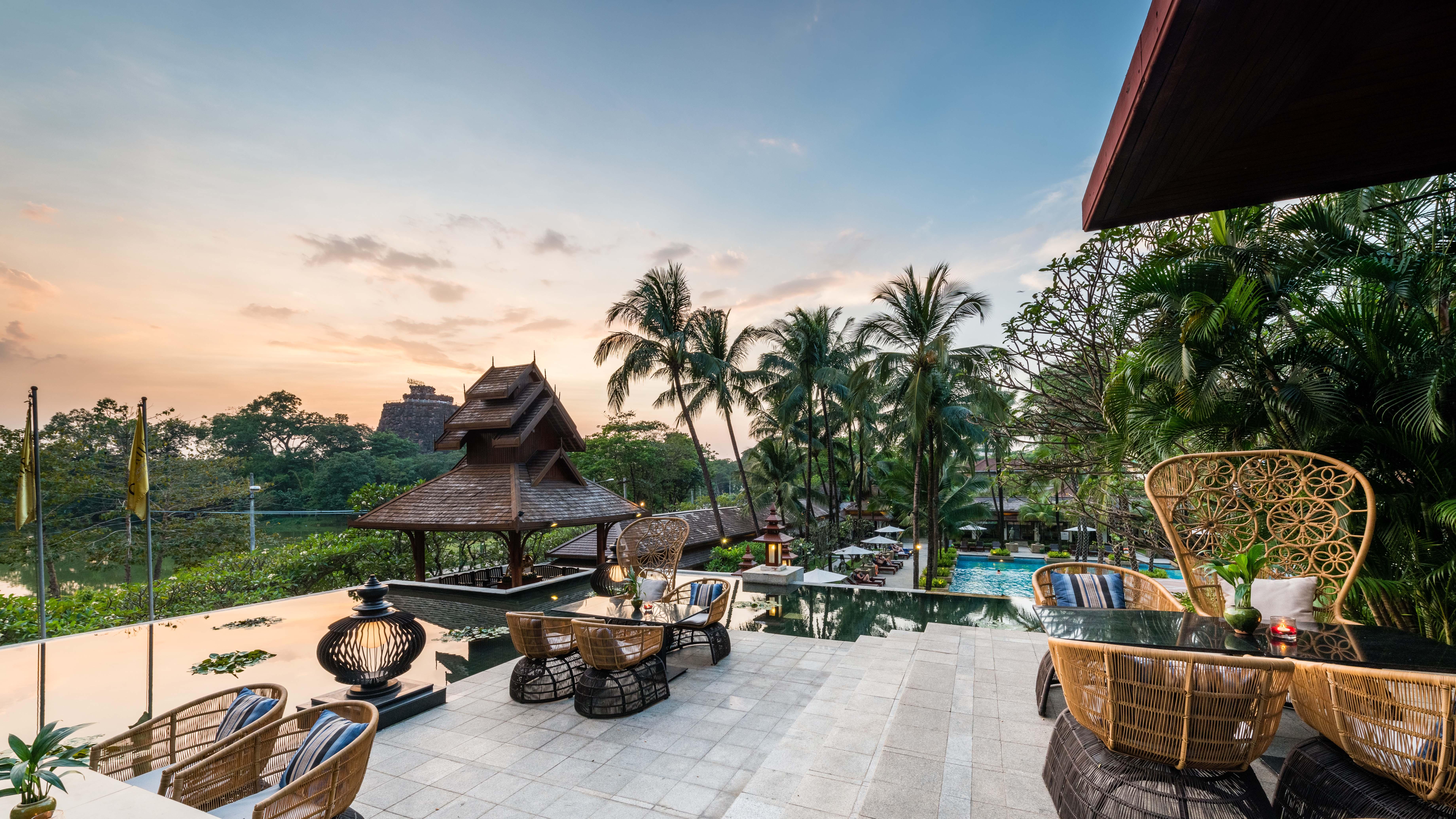 Chatrium Hotel Royal Lake Yangon Exteriör bild