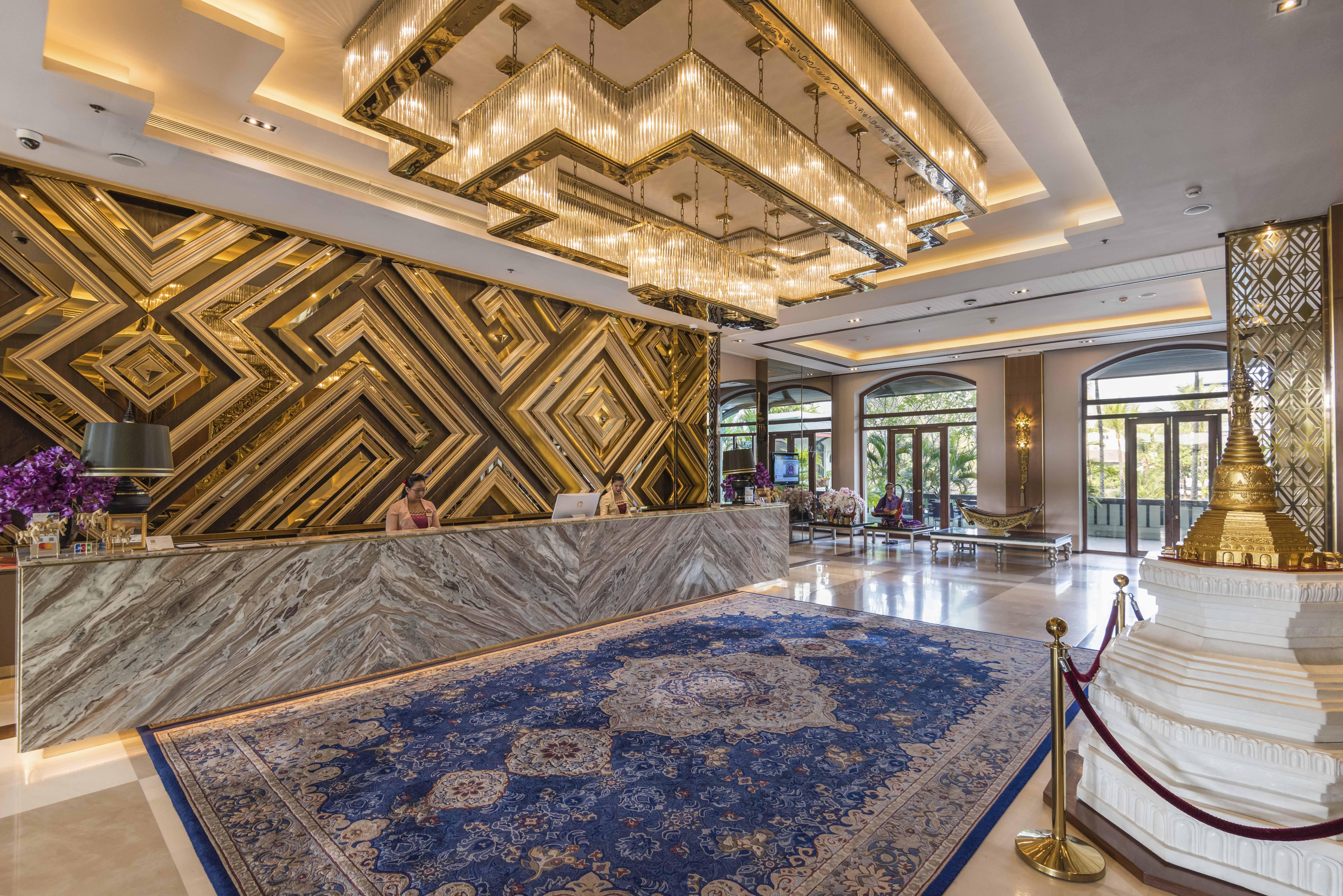 Chatrium Hotel Royal Lake Yangon Exteriör bild
