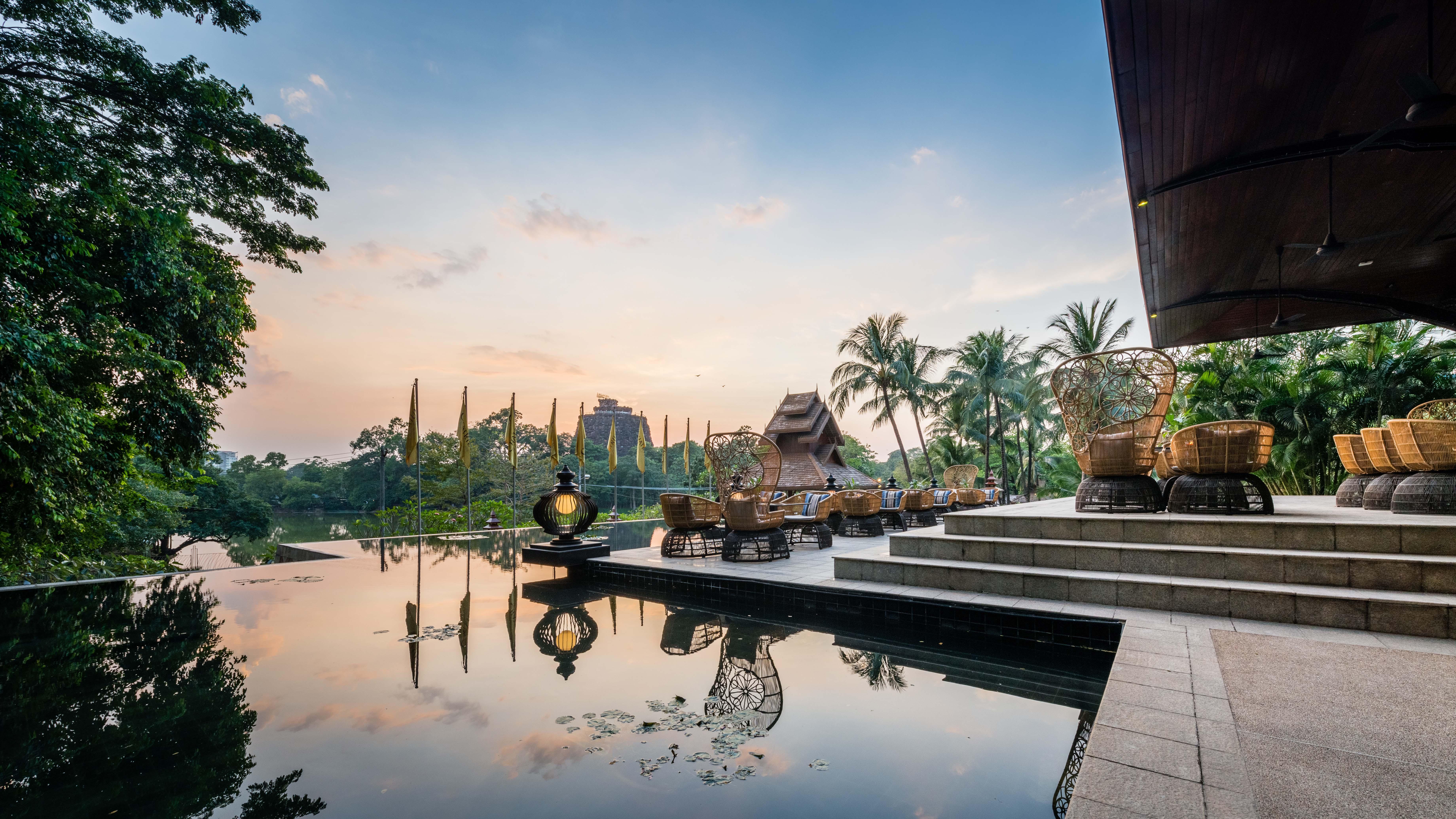 Chatrium Hotel Royal Lake Yangon Exteriör bild