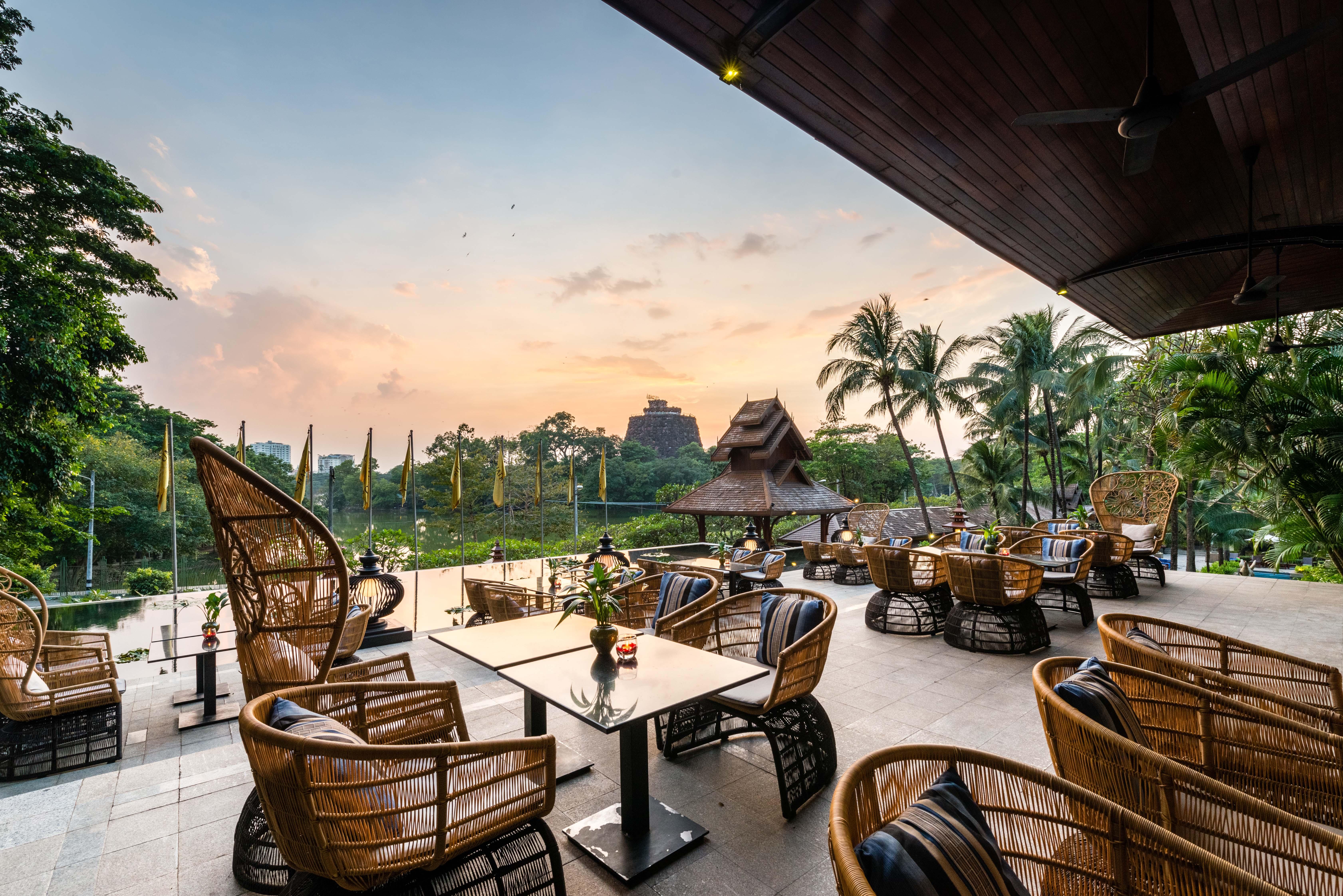 Chatrium Hotel Royal Lake Yangon Exteriör bild